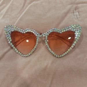 Untamed Petals Hollywood Heart Sunnies